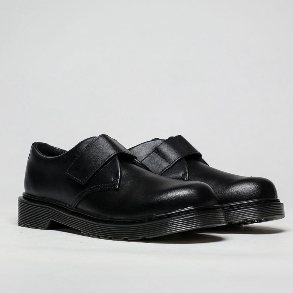 Doc Marten’s black leather Velcro closure oxford shoe US Size 5 Men 7 Women